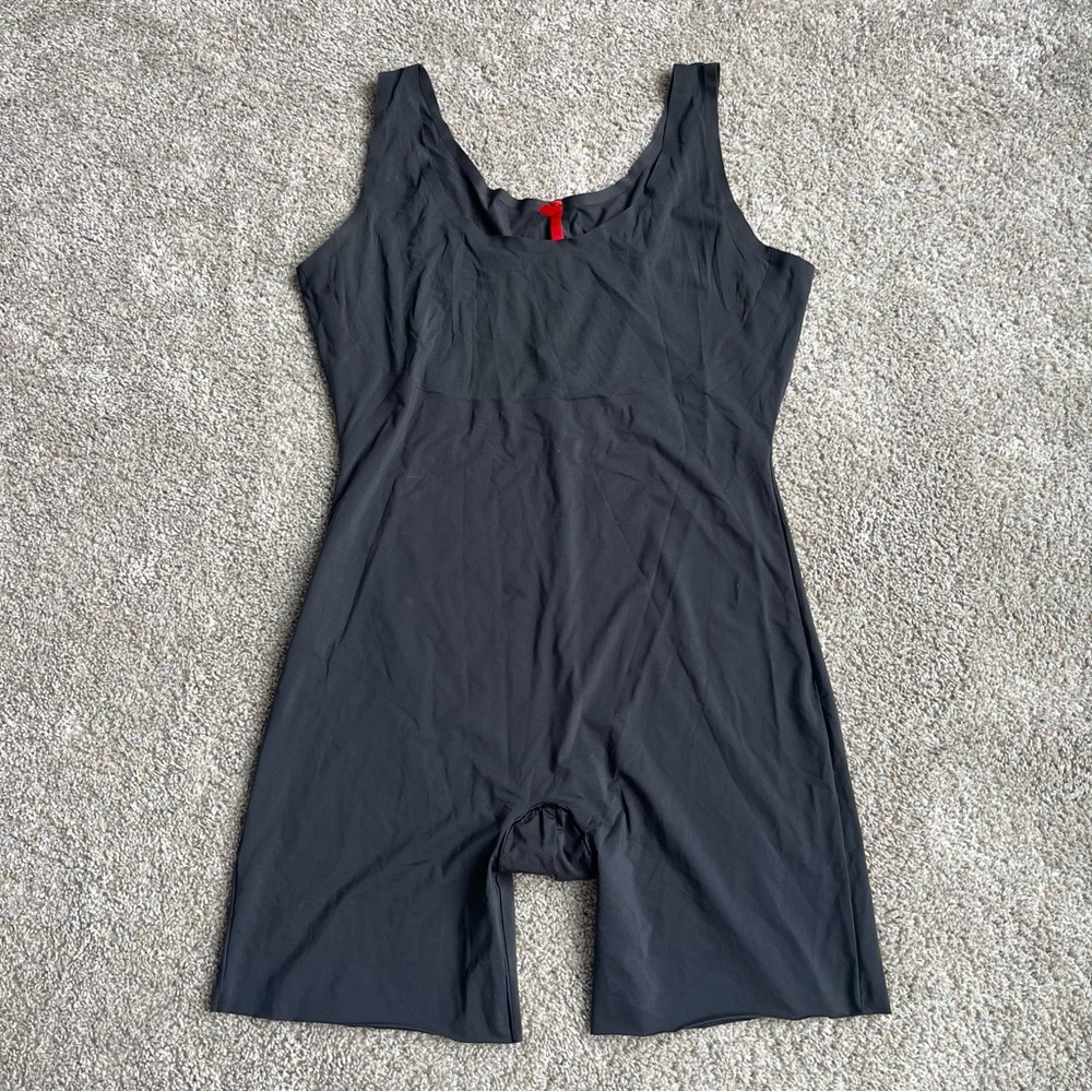 Spanx Slimming Bodysuit Black size XL